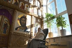 Свято-Спиридоньевская богадельня православной службы 'Милосердие'. Служба в храме