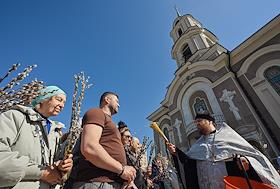 Вербное воскресенье в Спасо-Преображенском кафедральном соборе в Донецке