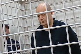 Оглашение приговра экс-губернатору Курской области Алексею Смирнову, обвиняемого в получении взятки в особо крупном размере (ч. 6 ст. 290 УК) по делу о хищениях при строительстве фортификационных сооружений в регионе в  Ленинском суде Курска