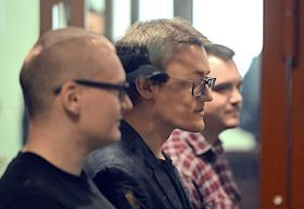 Оглашение приговора активистам движения 'Весна' (движение признано иностранным агентом и экстремистской организацией, запрещено в России), обвиняемым в создании экстремистского сообщества и участии в его деятельности, в Городском суде Санкт-Петербурга