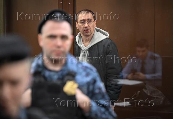 Избрание меры пресечения обозревателю 'Новой газеты' Олегу Ролдугину, обвиняемого по делу о незаконном использовании персональных данных