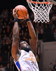 'Финал четырех' WINLINE Basket Cup по баскетболу в концертно-спортивном комплексе 'Арена'. Финал. Матч за третье место между командами 'Зенит' (Санкт-Петербург) и 'Бетсити Парма' (Пермь)