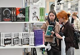 Международная ярмарка интеллектуальной литературы 'non/fictioN Весна' в Гостином дворе