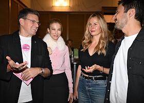 Открытый фестиваль искусств 'Черешневый лес'. Гастроли Большого драматического театра (БДТ) имени Г.А.Товстоногова. Спектакль 'Материнское сердце' на сцене Московского художественного театра (МХТ) имени А.П.Чехова. Сбор гостей