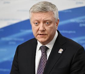 Пленарное заседание Государственной думы (ГД) России. Депутаты в кулуарах