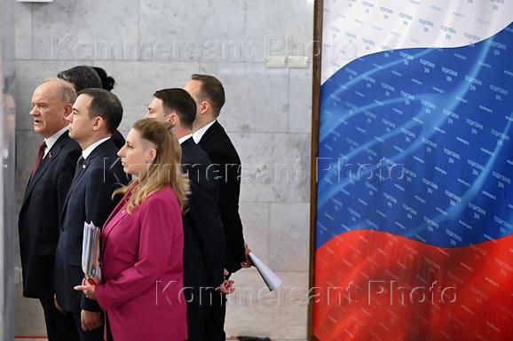Plenary session of the State Duma of Russia. Deputies on the sidelines