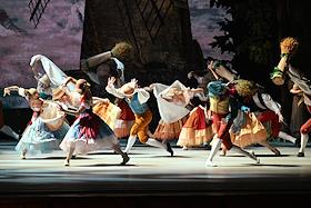 Премьера спектакля театра 'Кремлевский балет' 'Тщетная предосторожность' на музыку Луи Герольда и французских народных песен в Государственном Кремлевском дворце