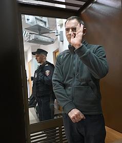 Судебное заседание по делу заместителя председателя партии 'Яблоко', бывшего руководителя фракции 'Яблоко' в Мосгордуме Максима Круглова, обвиняемого в публичном распространении заведомо ложной информации о Вооруженных силах России, в Замоскворецком районном суде