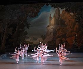 Балет П.И. Чайковского 'Лебединое озеро' в Мариинском театре