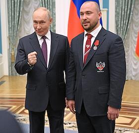 Церемония вручения государственных наград победителям чемпионатов мира по боксу и представителям Федерации бокса России в Екатерининском зале Кремля