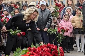 Годовщина Геноцида армян 1915 года. Возложение цветов к мемориалу Геноцида армян и поминальная служба в Армянской апостольской церкви на Олимпийском проспекте