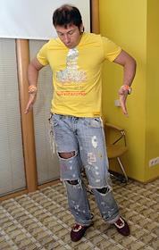 Председатель совета директоров компании 'Евросеть' Евгений Чичваркин во время интервью в своем кабинете