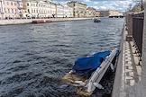 Затонувший катер на реке Фонтанке