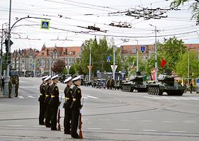 Военный парад в честь 81-й годовщины Победы в Великой Отечественной войне на площади Победы в Калининграде