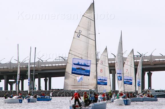 The 'Immortal Fleet' event commemorated the 81st anniversary of Victory in the Great Patriotic War. A water parade featuring vessels depicting ships and submarines of the Baltic Fleet is taking place in the waters of the Malaya Nevka River