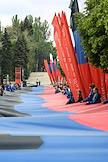 День флага Донецкой Народной Республики. Активисты движения 'Молодая Гвардия' с развернутым 200-метровым флагом ДНР