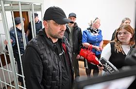 Вынесение приговора в Кировском районном суде Красноярска вице-спикеру законодательного собрания края Сергею Натарову и его сыну, экс-советнику губернатора региона Антону Натарову. Сергея Натарова и Антона Натарова приговорили к 14 годам лишения свободы по уголовному делу о хищении имущества предприятий в Игарке на 100 млн рублей