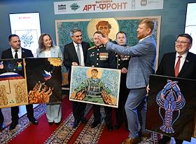 Открытие выставки 'Арт-фронт', организованной фракцией 'Новые люди', в Государственной думе России