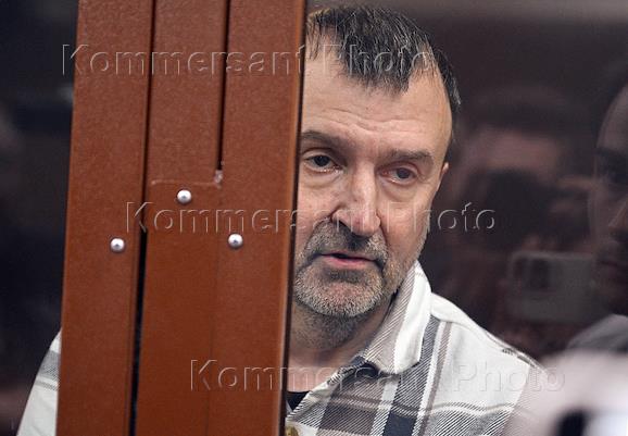 Избрание меры пресечения саунд-продюсеру певицы Линды (Светланы Гейман) Михаилу Кувшинову, обвиняемому по делу о мошенничестве с авторскими правами, в Тверском районном суде