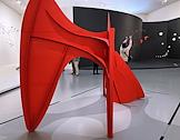 Выставка скульптора Александра Колдера «Мечты в равновесии» в музее Fondation Louis Vuitton, открытая к столетию приезда художника в Париж в 1926 году