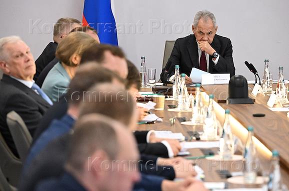 Под председательством Секретаря Совета Безопасности России Сергея Шойгу состоялось заседание специальной рабочей группы, с участием первого заместителя Руководителя Администрации Президента России Сергей Кириенко, заместитель Председателя Правительства России Алексей Оверчук, а также руководство министерств и ведомств экономического и силового блока