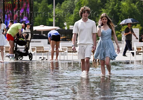 Жанровая съемка. Жара в Москве