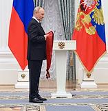 Президент России Владимир Путин вручил государственные награды в Кремле