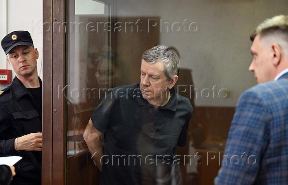 Оглашение приговора бывшему первому заместителю начальника Московского метрополитена Дмитрию Дощатову, обвиняемому в получении взяток в крупном и особо крупном размерах, в Тимирязевском районном суде