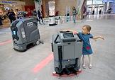 Презентация пилотного проекта по внедрению автономных роботов‑уборщиков в торгово‑развлекательные центры города Москвы в Центральном детском магазине (ЦДМ) на Лубянке
