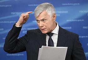 Пленарное заседание Государственной думы (ГД) России. Депутаты в кулуарах