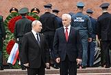 Церемония возложения венка и цветов к мемориалу 'Могила Неизвестного Солдата' у Кремлевской стены в День памяти и скорби в 85-ю годовщину начала Великой Отечественной войны