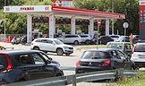 Автомобильная очередь на топливную заправку АЗС «Лукойл»