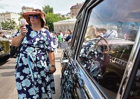 День Московского транспорта. Парад исторических трамваев и ретроавтомобилей по маршруту от станции метро 'Новокузнецкая' до Чистопрудного бульвара