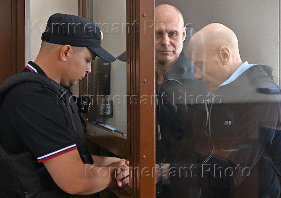 Судебное заседание по делу бывшего совладельца сети кофеен 'Кофе хауз' и магазинов 'Азбука вкуса' Кирилла Якубовского, бывшего совладельца АО 'Покровский рудник' и бывшего сенатора от Амурской области Павла Масловского, бывшего генерального директора дочерней компании холдинга ООО 'ППФИН Регион' Светланы Безруковой, бывшего руководителя московского филиала Азиатско-Тихоокеанского банка Татьяны Шаблыко, акционера Андрея Новикова и временно исполняющего обязанности председателя правления 'Азиатско-Тихоокеанского банка' Инны Ивановой, обвиняемых в растрате более 14 миллиардов рублей, в Пресненском районном суде
