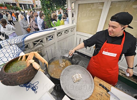 Гастрономический фестиваль 'Вкусы России' на территории ВДНХ