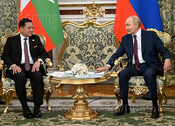 Встреча президента России Влаимира Путина с президентом  Мьянмы Мин Аун Хлайном в Кремле