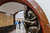 Жанровые фотографии. Вестибюль станции Московского метрополитена  'Площадь Революции'
