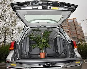 Автомобиль Lexus 570