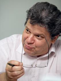 Круглый стол в переговорной ИД 'КоммерсантЪ'. Участники: Андрей Милованов, заместитель генерального директора Online System Group (OSG). Сергей Горлов, заместитель генерального директора компании 'Апрентис'. Андрей Ренард, Председатель Правления ЕМС-Консалтинг