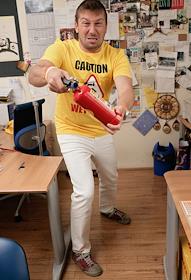 Председатель совета директоров компании 'Евросеть' Евгений Чичваркин во время интервью в своем кабинете