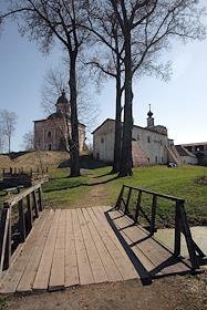 Кирилло-Белозерский монастырь, одна из жемчужин русского севера, расположен в самом городе, на берегу Сиверского озера
