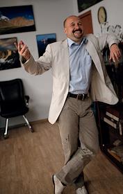 Вице-президент компании 'Акелла' Дмитрий Архипов во время интервью в своем кабинете