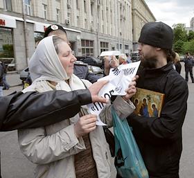 Акция активистов гей-парада на Тверской улице