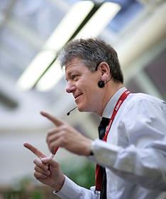 Эксперт по вопросам управления бизнесом, доктор Рейнхарт Шпренгер