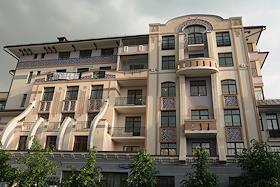 Московские жилые дома с мозаикой.
2-ой Вражский переулок,1, ЖК 'Три тополя'.
