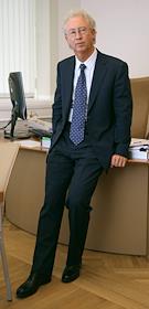 Председатель Совета директоров МДМ-банка Олег Вьюгин во время интервью в своем кабинете