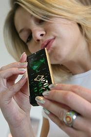 Флагманский салон Nokia на Тверской. Мобильный телефон Nokia 7900 Prism