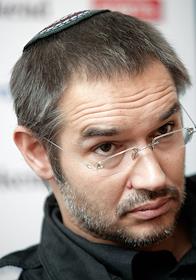 Презентация новой концепции проекта IOne в конференц-зале ИД «Коммерсантъ». Алексей Харнас, руководитель службы Издательский Синдикат. Антон Носик, создатель сайтов 'Газета.Ру', 'Лента.Ру', 'Вести.Ру', NEWSru.com, президент по развитию 'Рамблер Интернет Холдинг', советник Rambler Media Group. Всеволод Леонов, директор по маркетингу группы онлайновых сервисов Microsoft. Вручение премий читателям