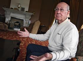 Интервью с вице-президентом футбольного клуба 'Манчестер Юнайтед' сэром Бобби Чарльтоном в гольф клубе 'Пестово'. 

