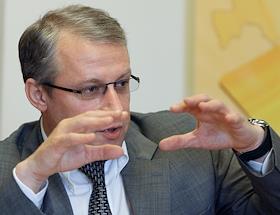 П/к, посвященная завершению процесса ребрендинга Российской Платежной Системы СБЕРКАРТ. Участники: Президент ЗАО 'Сберкарта' Александр Капустин, Генеральный директор ЗАО 'Сберкарта' Юрий Ананьев, в офисе ЗАО 'Сберкарта'.
